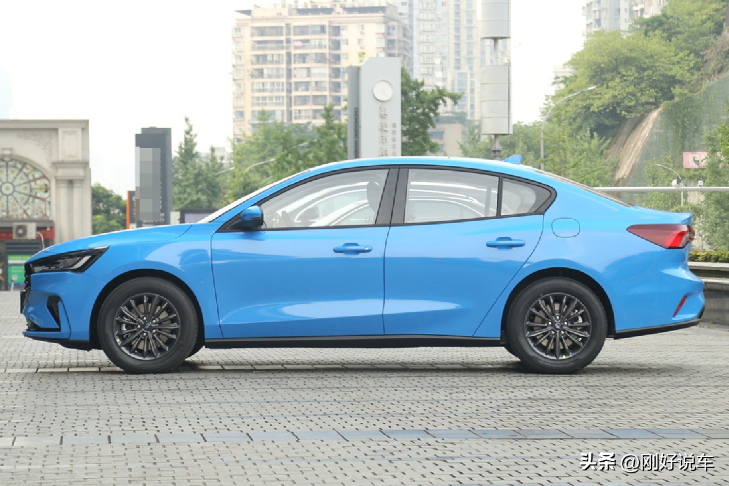 1.5t加6at的福克斯质量怎么样,比轩逸省油耐用的车型