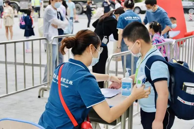 再见了，小盆友——9月19日成都家长成功“解除居家”……