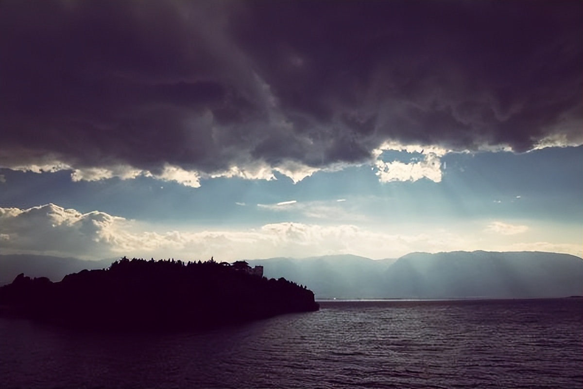 热门文案风趣句子简短霸气,励志文案短句干净霸气