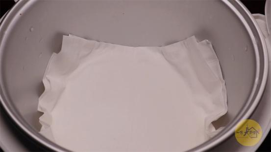 怎样让鸡蛋煮出来好吃又不破皮,鸡蛋别再水煮了试试这样做