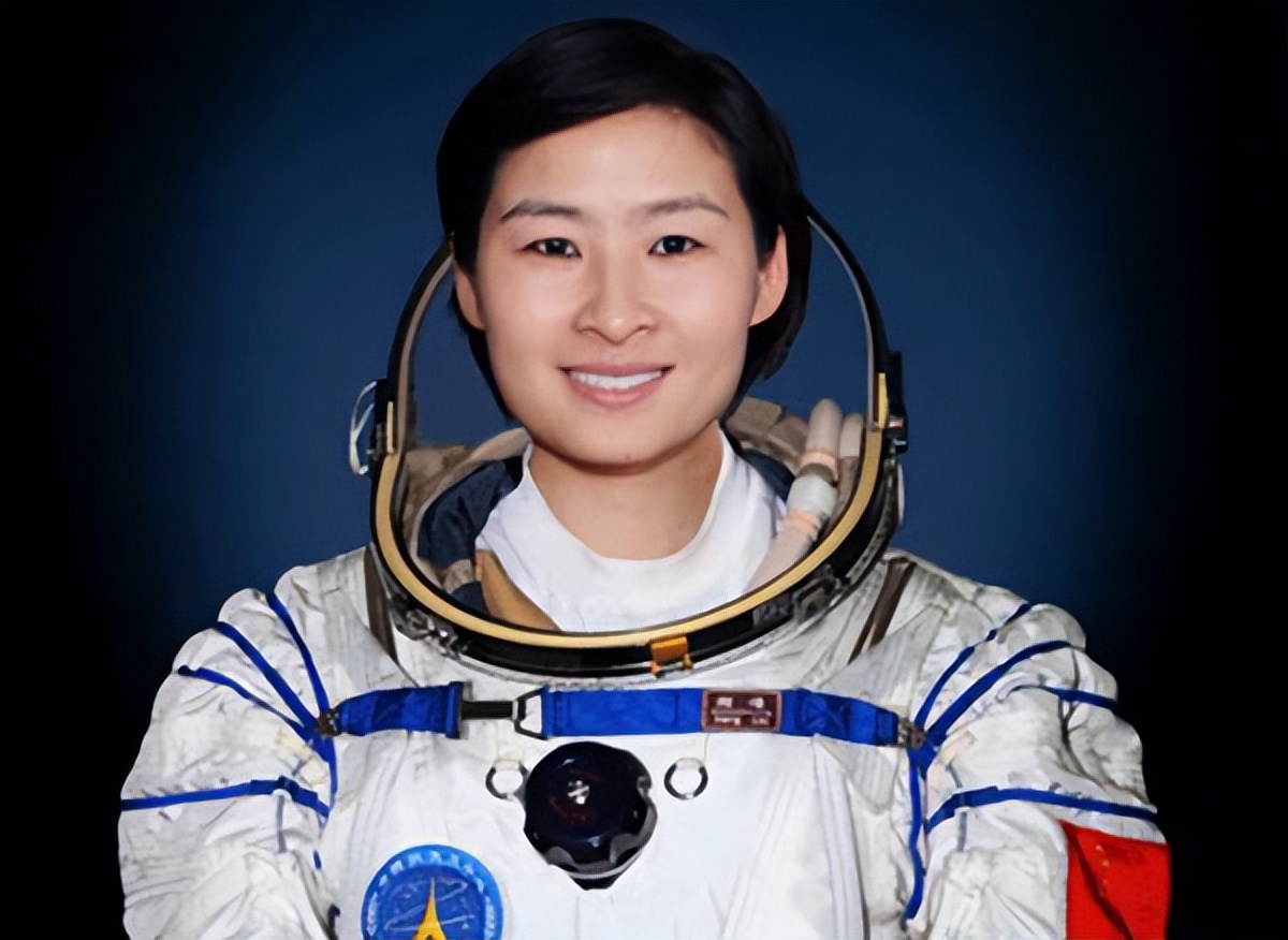 神舟13号已顺利返航，驻留太空半年的王亚平，如何解决生理期问题