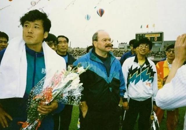 中国足球应该搞好业余联赛,中国可以自己组建足球队吗