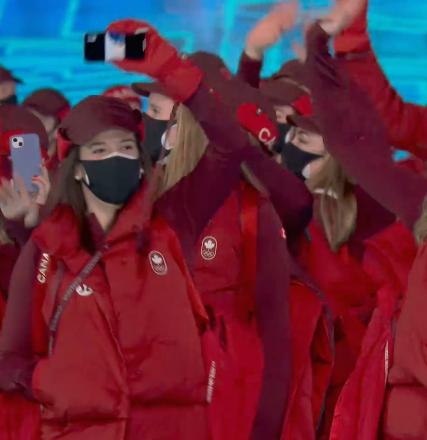 北京冬奥开幕式加拿大服装,北京冬奥会各代表团服装