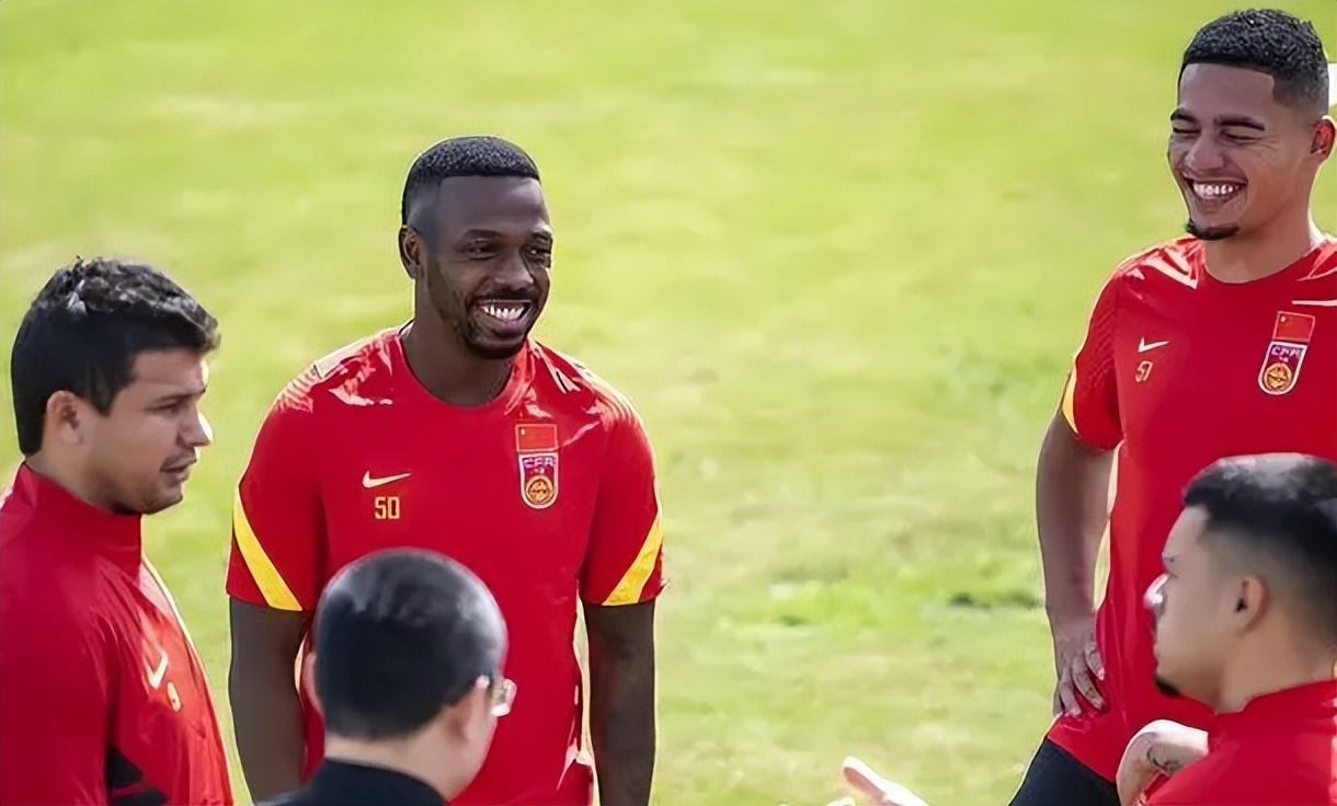 “早睡”的李铁，“睡不着”的陈戌源，站不起来的中国足球