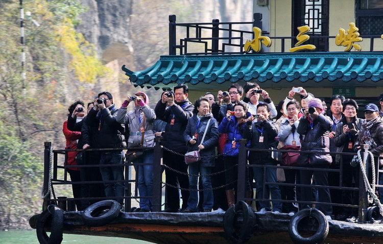 廿万公里六章，要看两岸猿声啼不住，只需要在大昌古镇150元租船