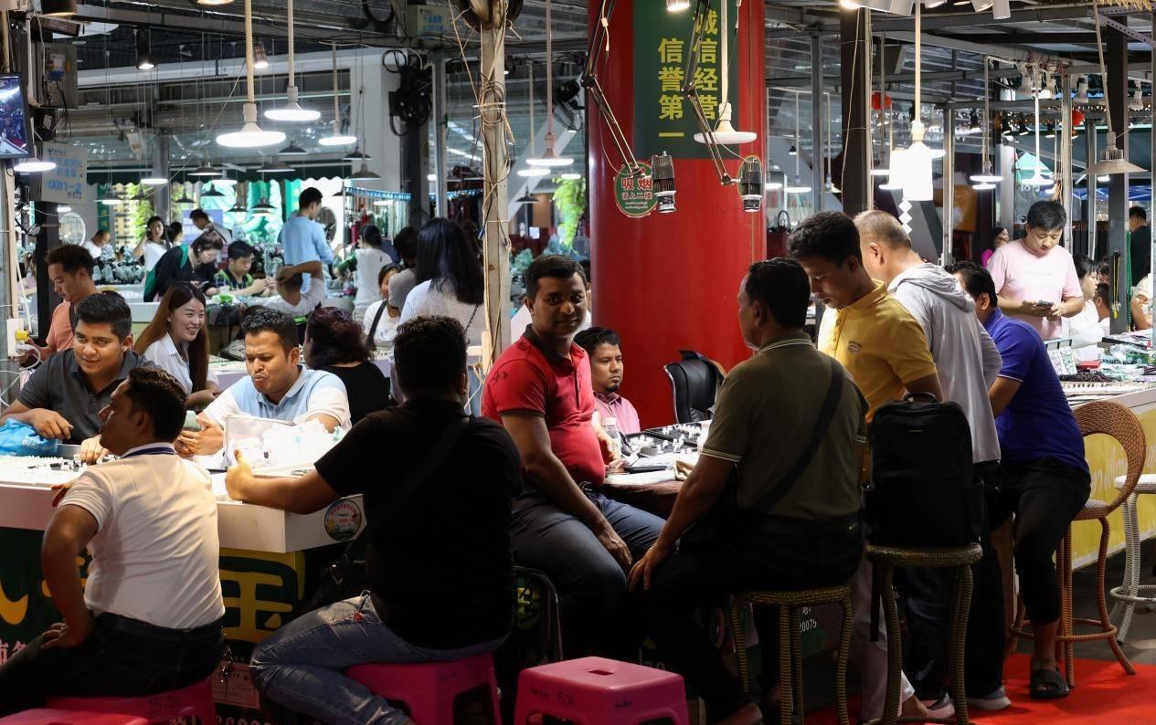 翡翠进入中国的第一站缅甸瑞丽,瑞丽翡翠历史