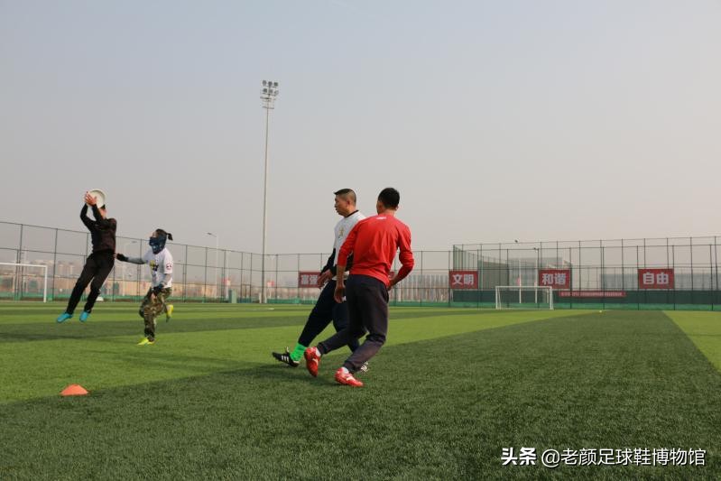 中国足球野球现状,中国足球职业球员踢野球