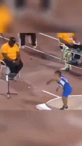 弱者只会抱怨而强者只会适应环境,人要对自己好一点幽默搞笑图片