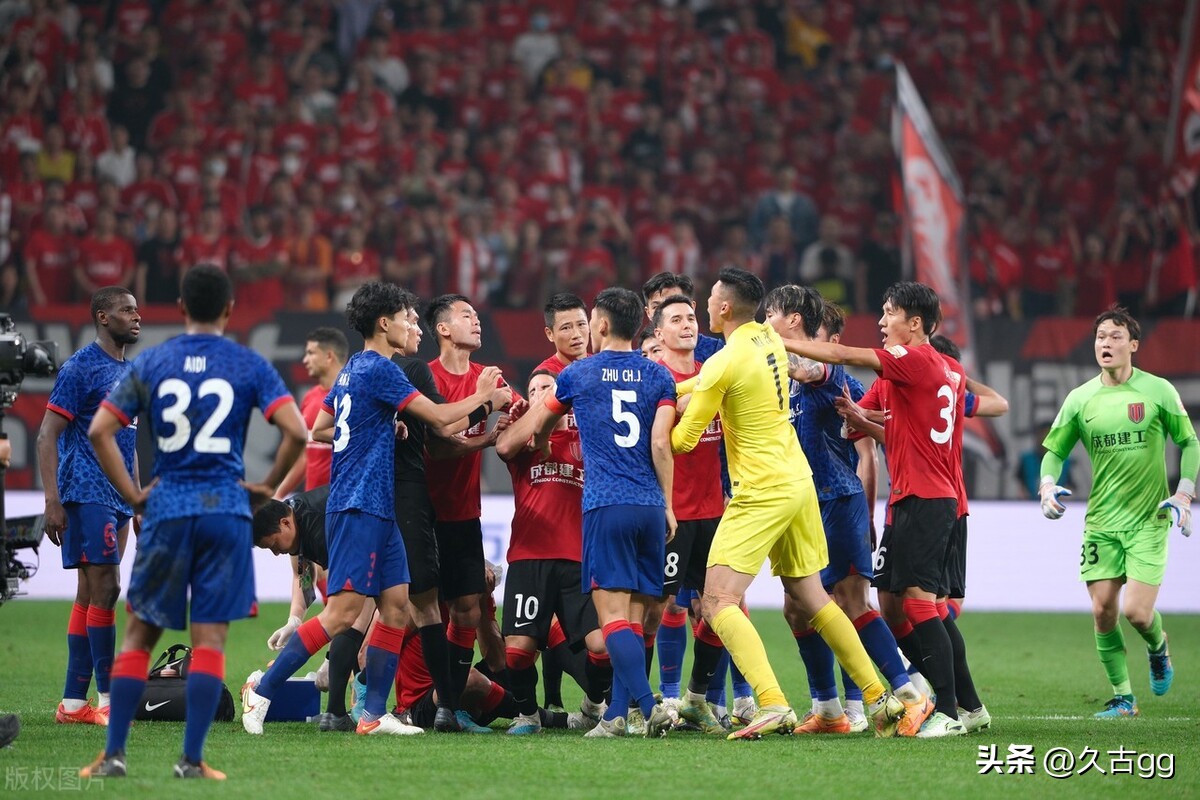 嘴硬？输球+8黄1红吴金贵心不甘，马镇一拳或“打蒙”扬科维奇