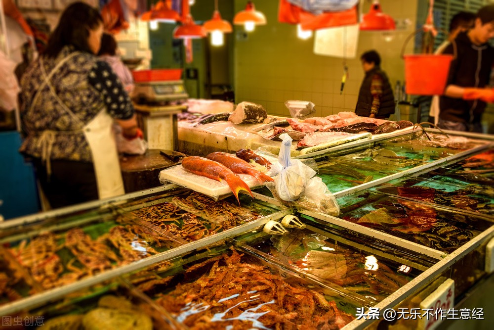 老板利用员工人性的弱点赚钱,卖海鲜套路骗局揭秘