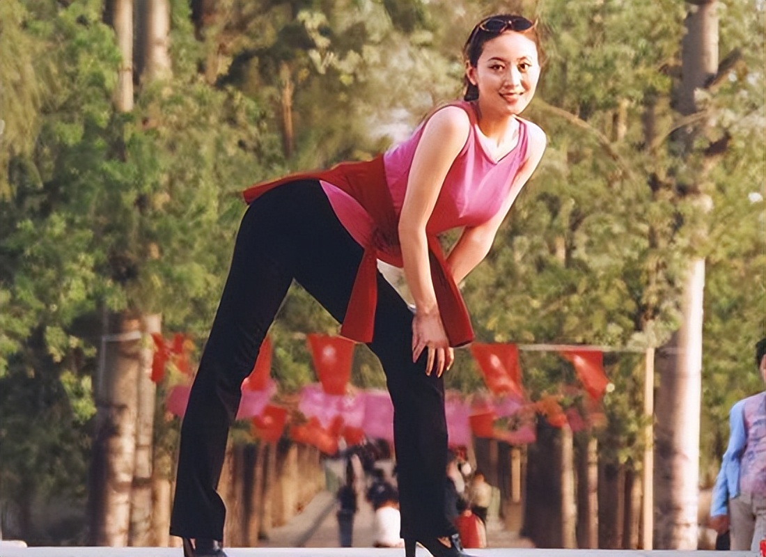 中国第一“裸模”汤加丽：走红后丈夫提出离婚，父亲骂她丢脸！