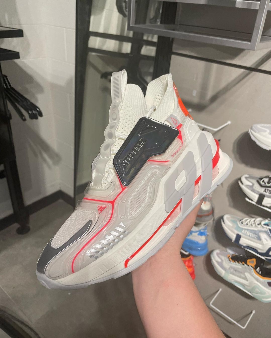 谷爱凌同款跑鞋太帅了，镂空跑鞋科技感强，安踏设计赶超李宁？