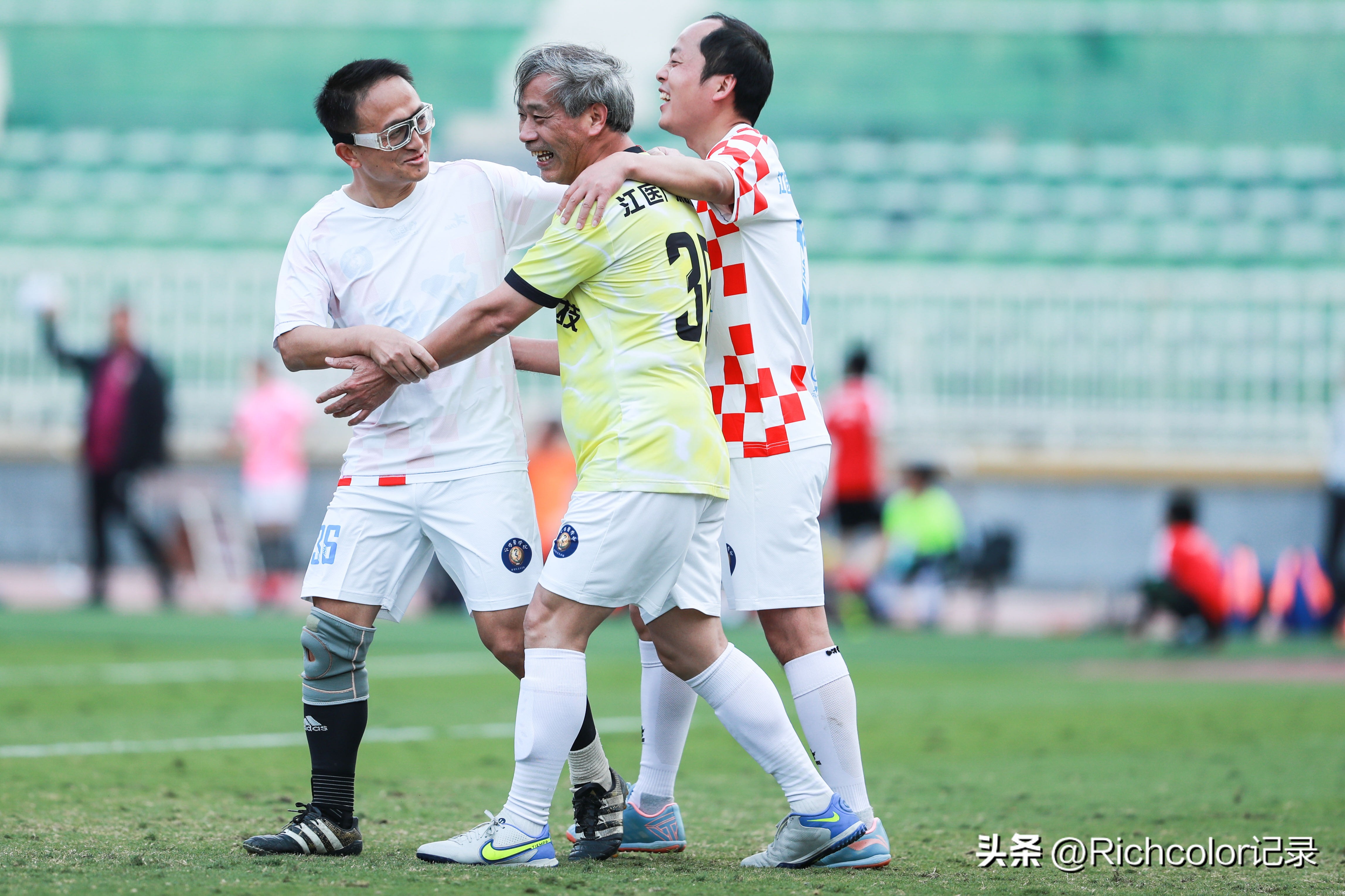 “足球博士”老邹和他的朋友们