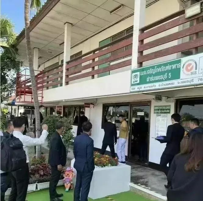 马云现身巴黎被偶遇照片,马云现身巴黎被网友偶遇