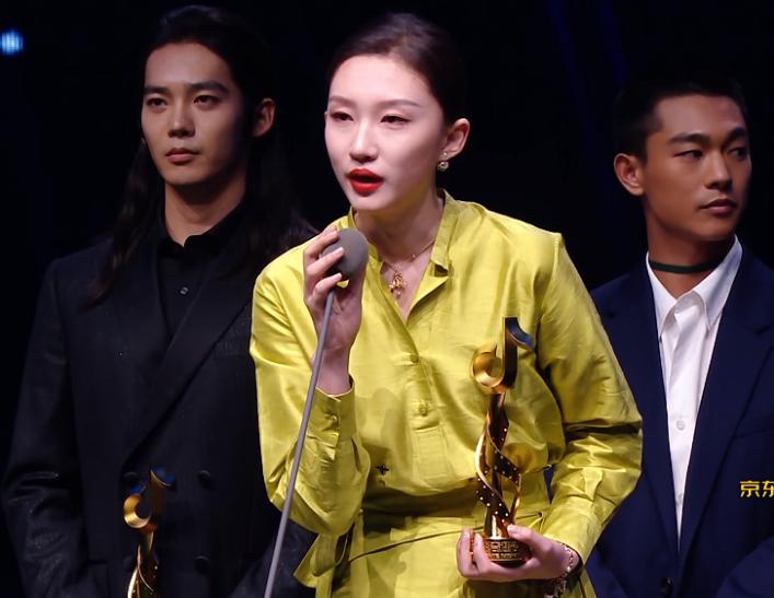 上海这一夜，内娱来了一大半，吴京谢霆锋拿大奖，冯小刚忙着交际