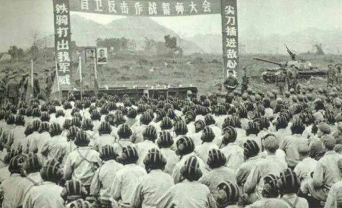 中越开战前，*小平邓**出访美国巧用奇谋，致使苏联百万大军不敢妄动