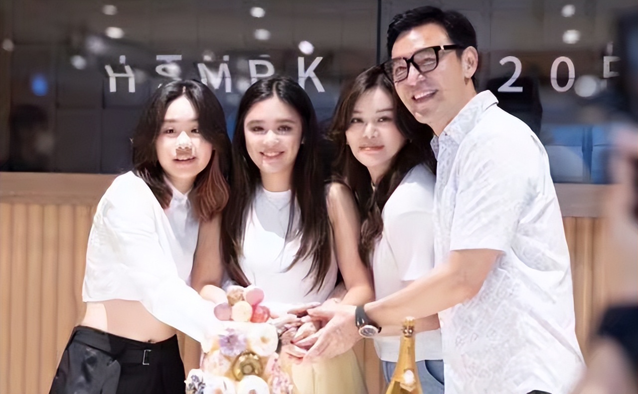 钟镇涛为女儿庆生,钟镇涛给十八岁儿子过生日