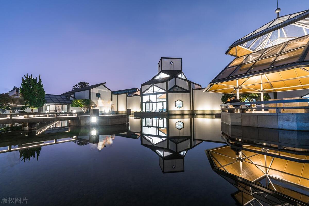 侯老师讲解当下市场行情,坚持做好市场行情分析