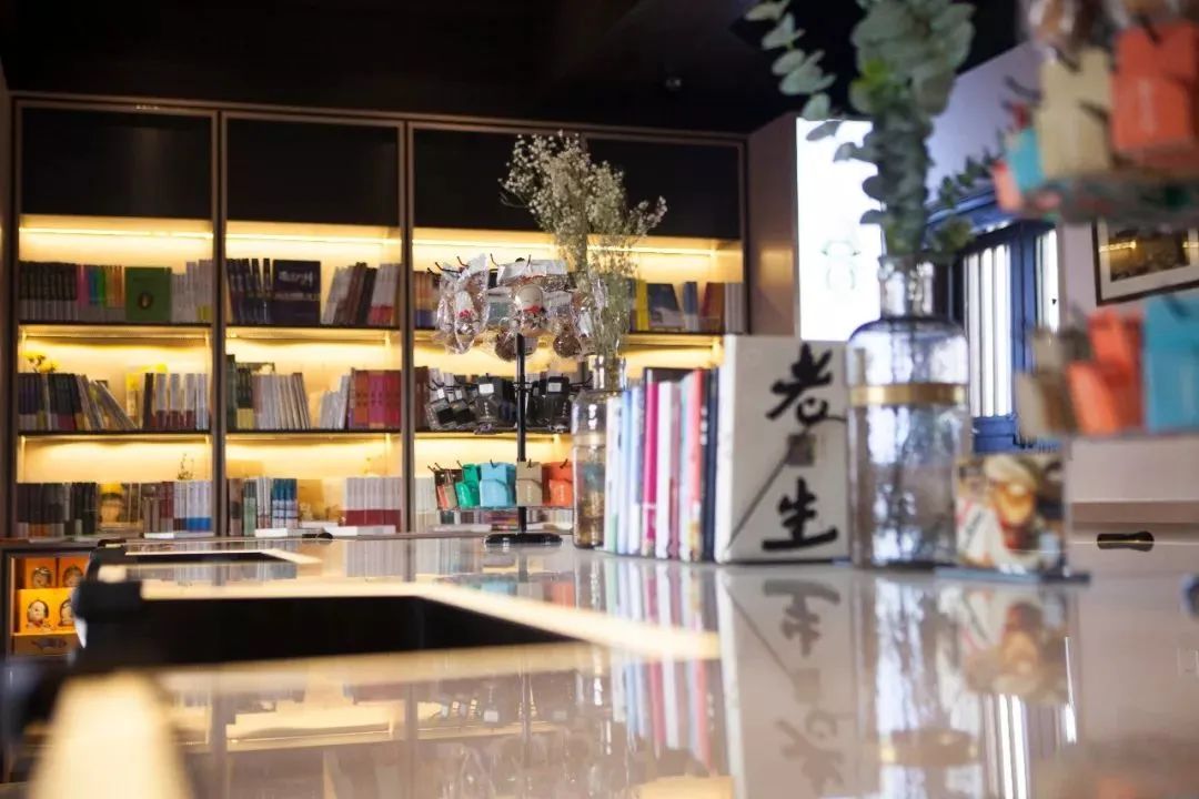 世界读书日与书结伴,世界读书日徜徉书境沐浴灵魂