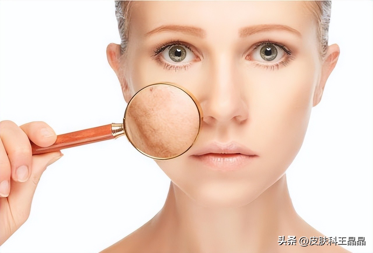 皮肤出油毛孔粗大适合什么护肤,皮肤出油毛孔粗大怎么解决