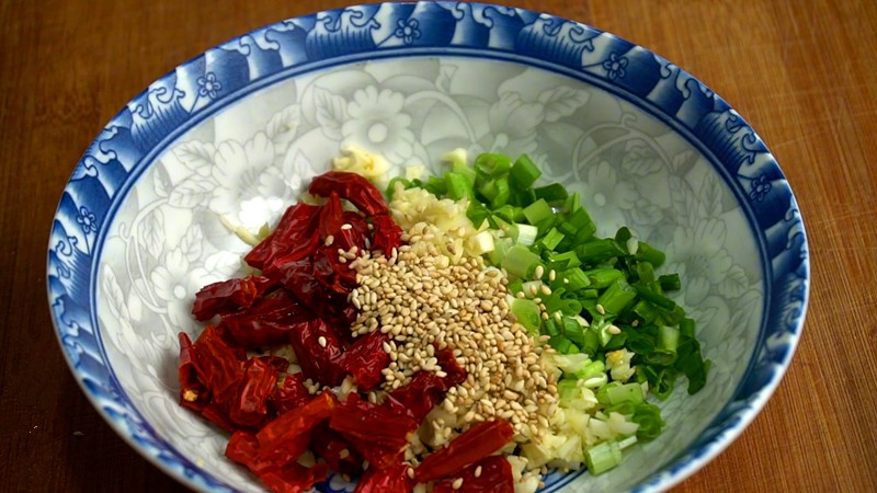 失眠一定要吃这种菜一觉睡到天亮,失眠就怕这菜每天吃一盘安神无梦