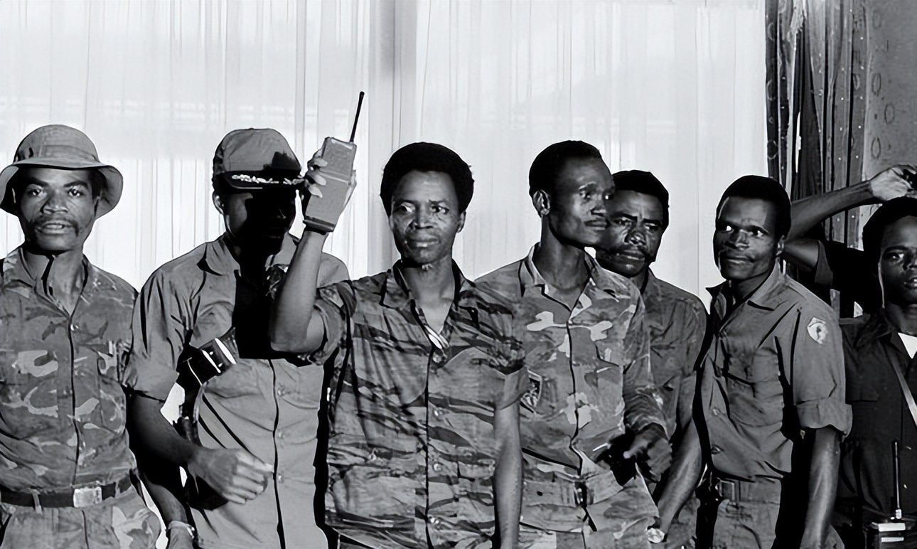 非洲残暴独裁者多伊，死得有多惨？卡扎菲、萨达姆都比他“体面”