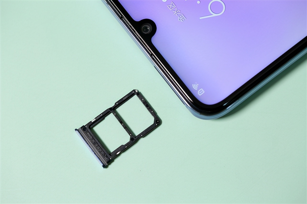 告别实体卡，高通发布iSIM卡：处理器内直接集成！中国网友却笑了