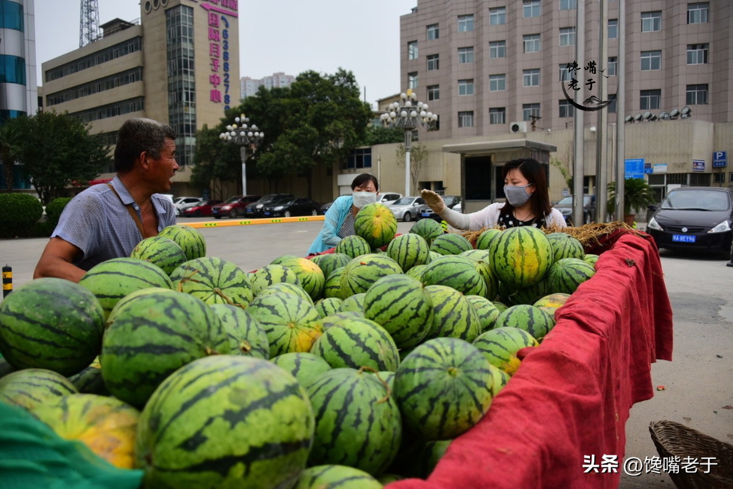 夏天买西瓜别只会拍教你3招,买西瓜要注意的几个点