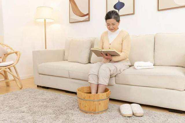 热水泡脚养生还是害己,热水泡脚是养生还是慢性劳损