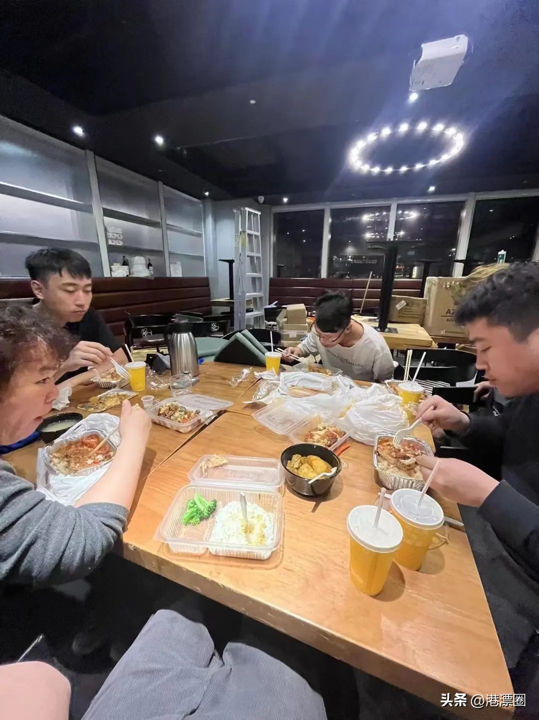 在香港做洗碗工一天能挣多少钱,香港做洗碗工一个月能挣多少钱