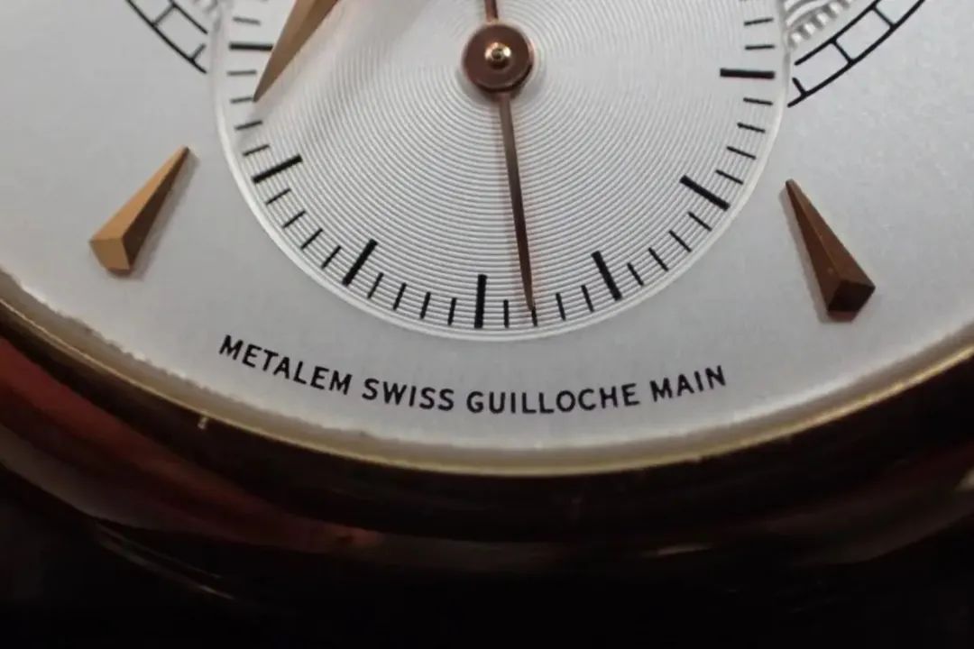 百达翡丽和菲利普杜佛哪个好,百达翡丽玫瑰金孔雀腕表图片