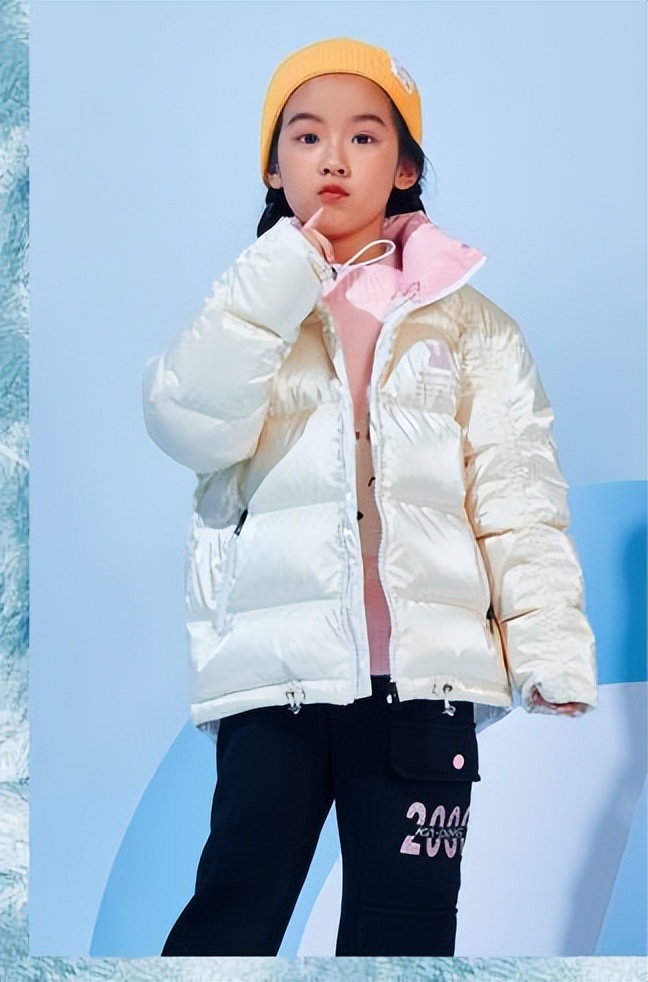 秋冬睡觉孩子怎么盖被子不会着凉,冬天小孩睡觉穿衣服的正确方法