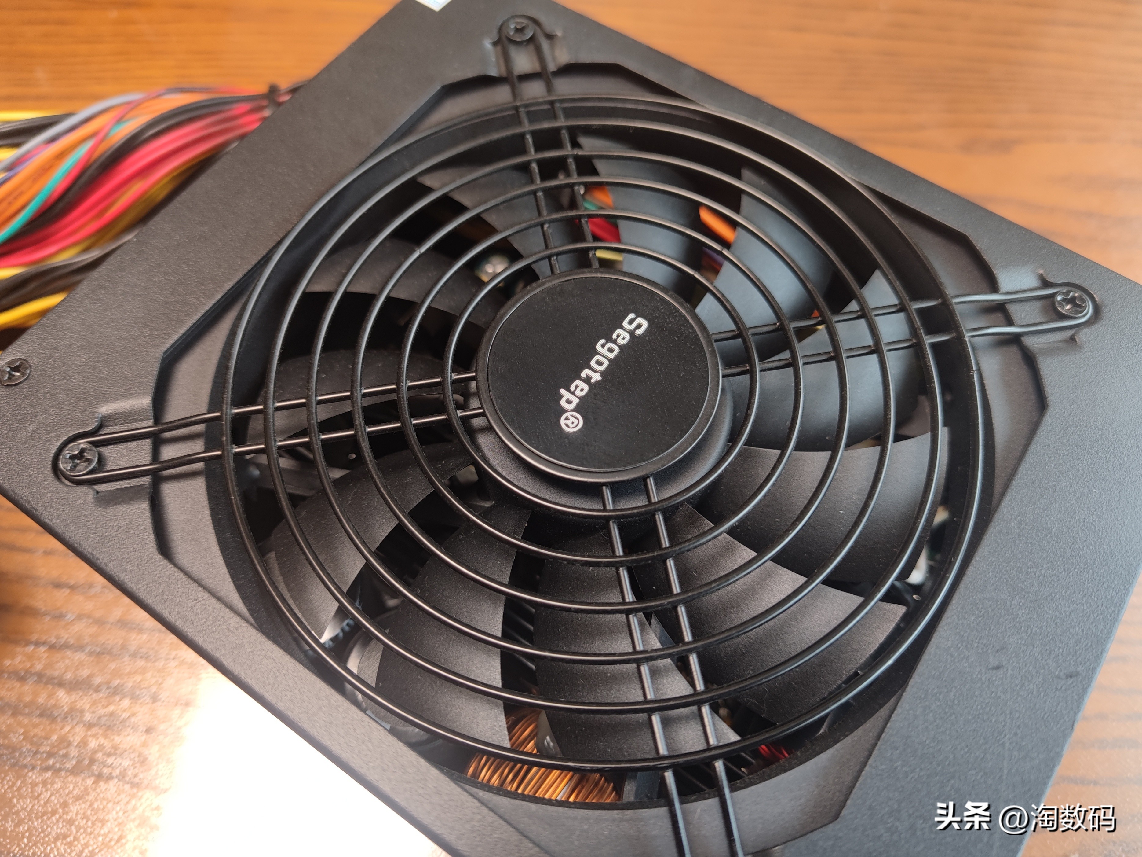 头铁矿卡配矿电:¥666块华硕RX5700+¥109块鑫谷金牌1250W装个机