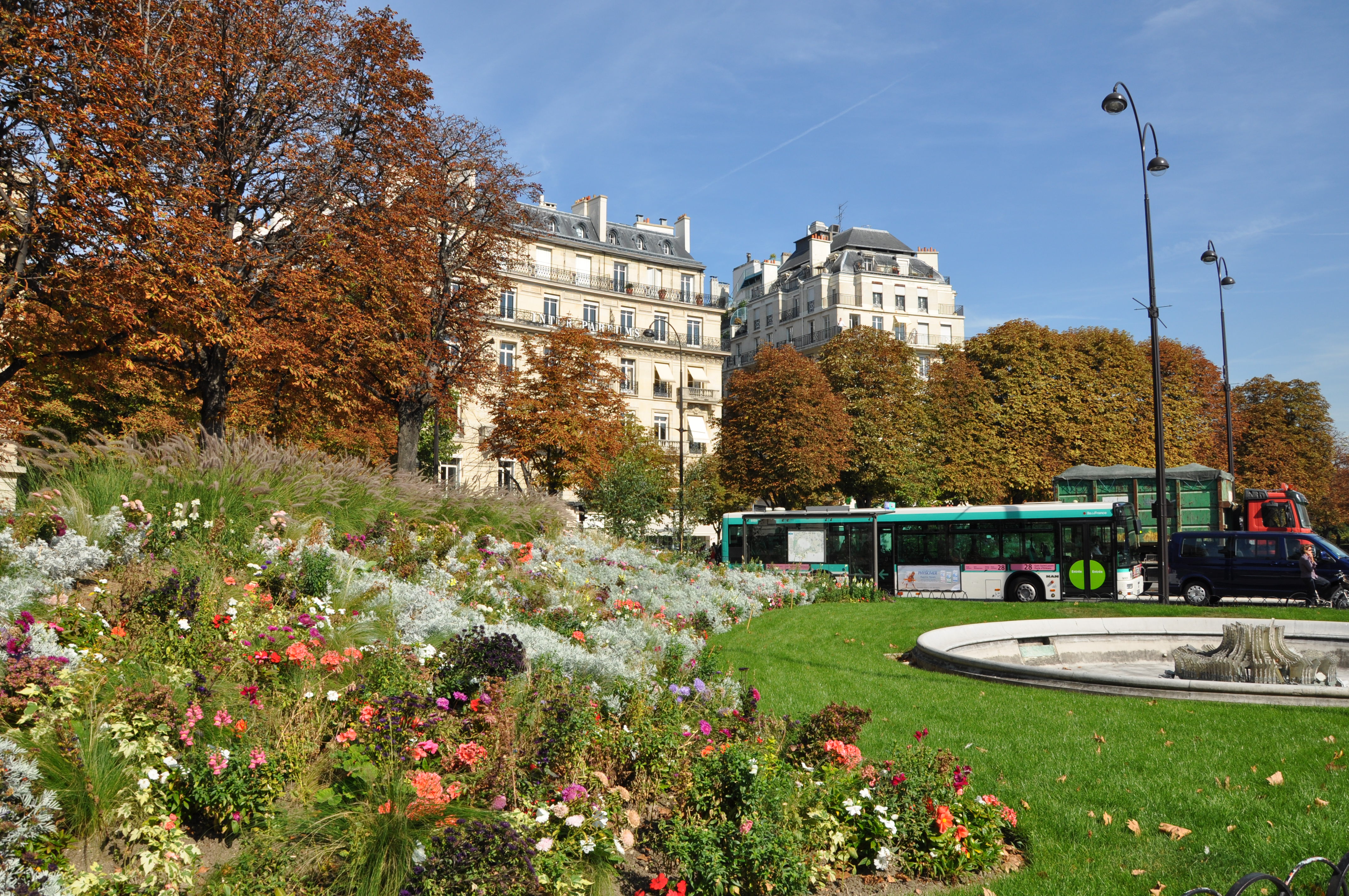 巴黎街头路边摊,在巴黎街头随机拍路人