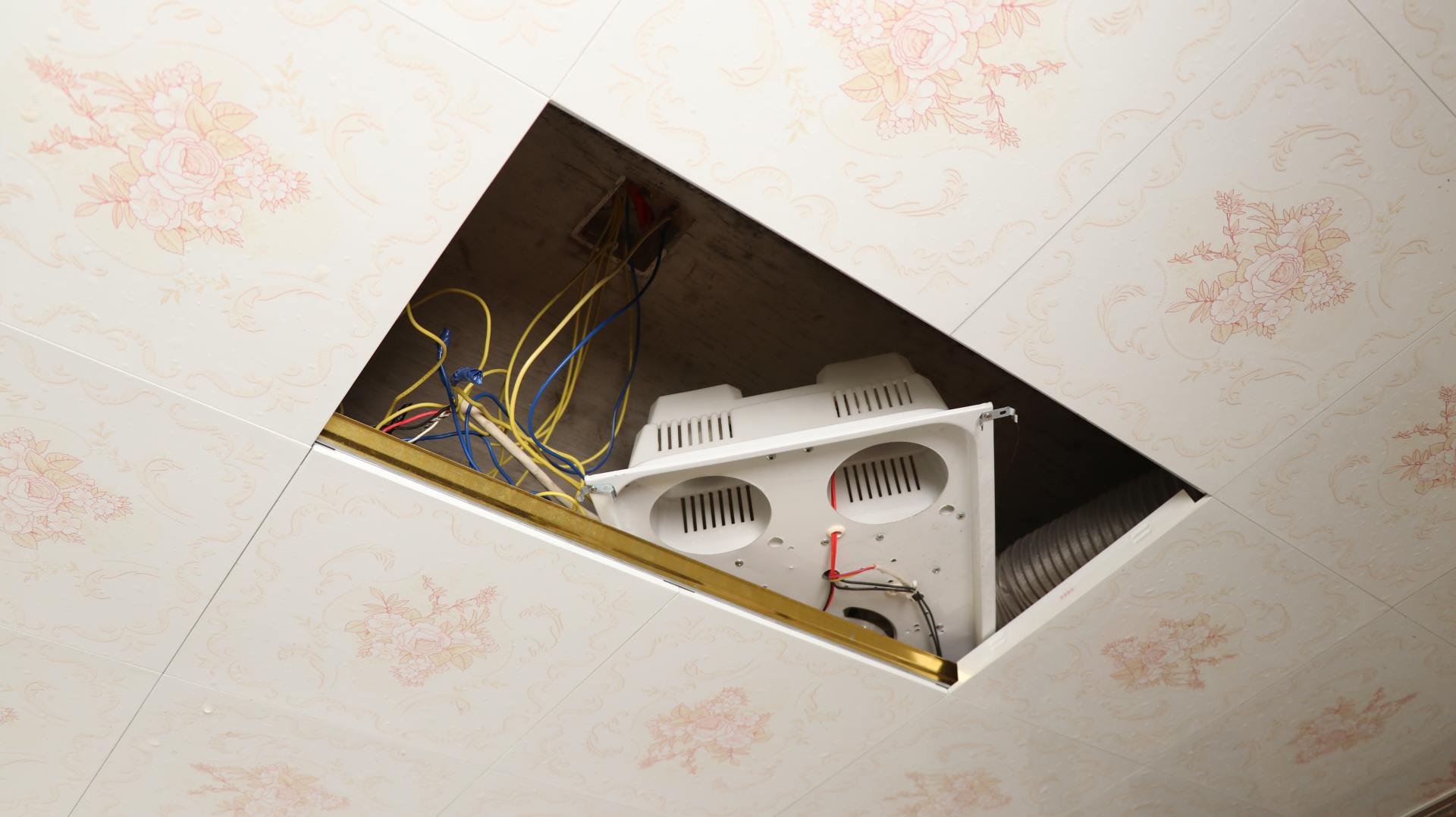 米家浴霸和yeelight浴霸pro对比,米家浴霸和欧普风暖浴霸对比