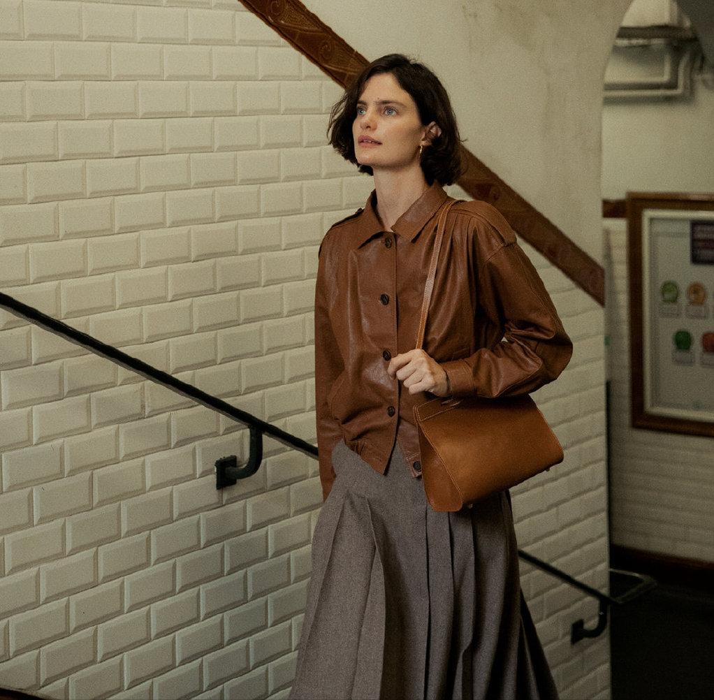 女人穿衣要讲究高级质感,中性色穿搭技巧女冬季