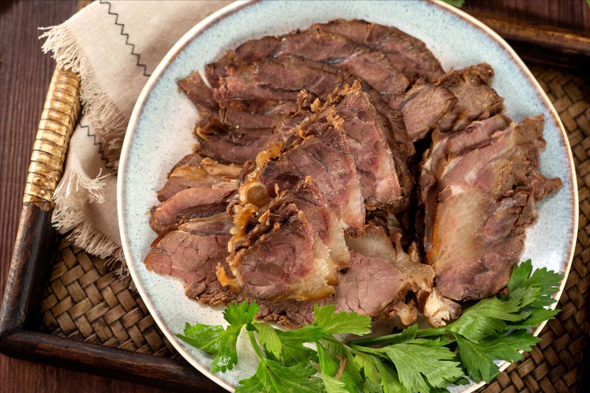 卤牛肉放猕猴桃还是山楂软烂不柴,卤牛肉不能大火