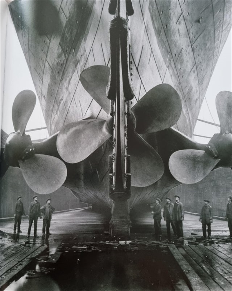 一组真实的照片:120米的长距离水漂,墨西哥的陶土武士