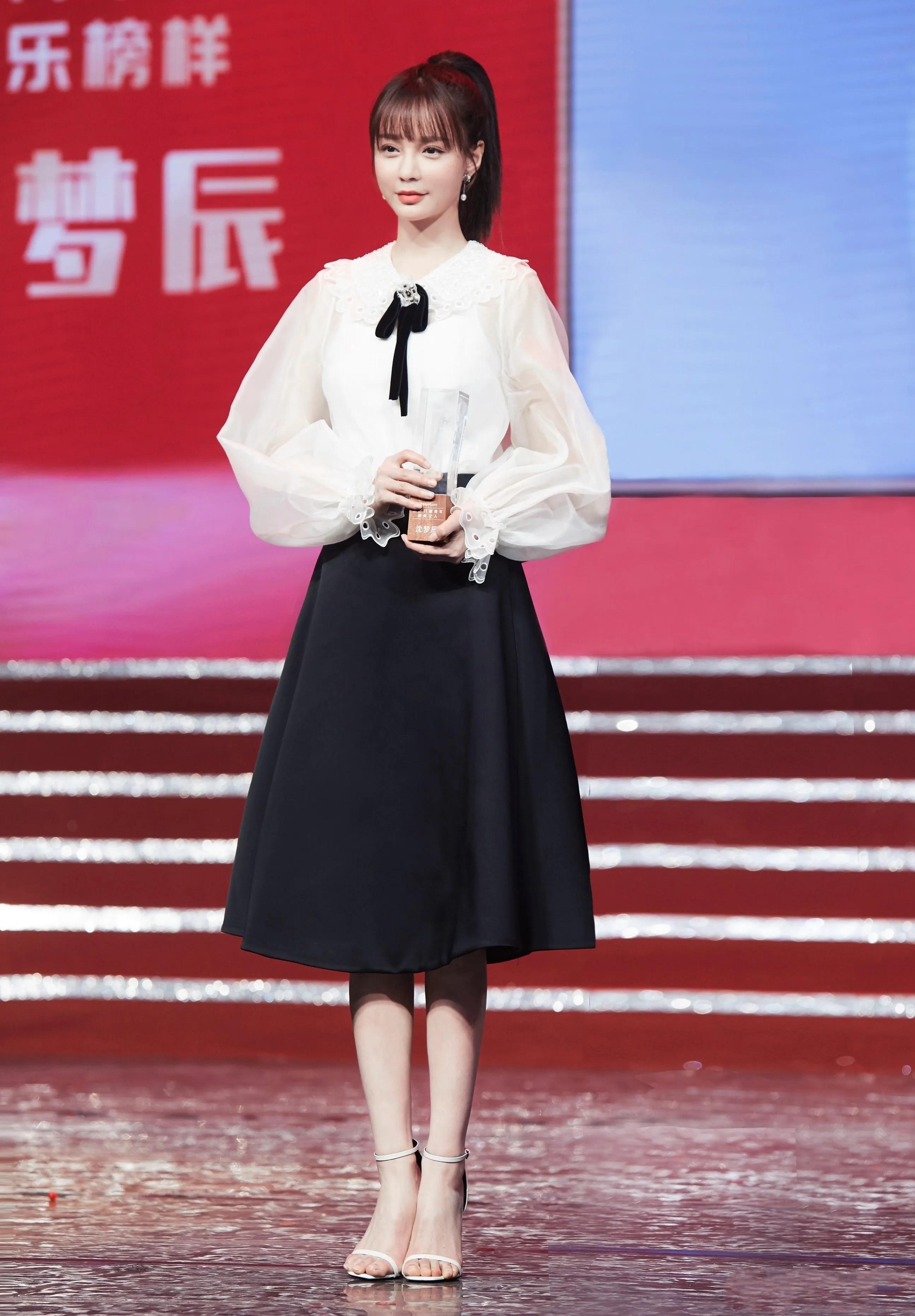 沈梦辰火星情报局高跟鞋,我们都爱笑沈梦辰高跟鞋