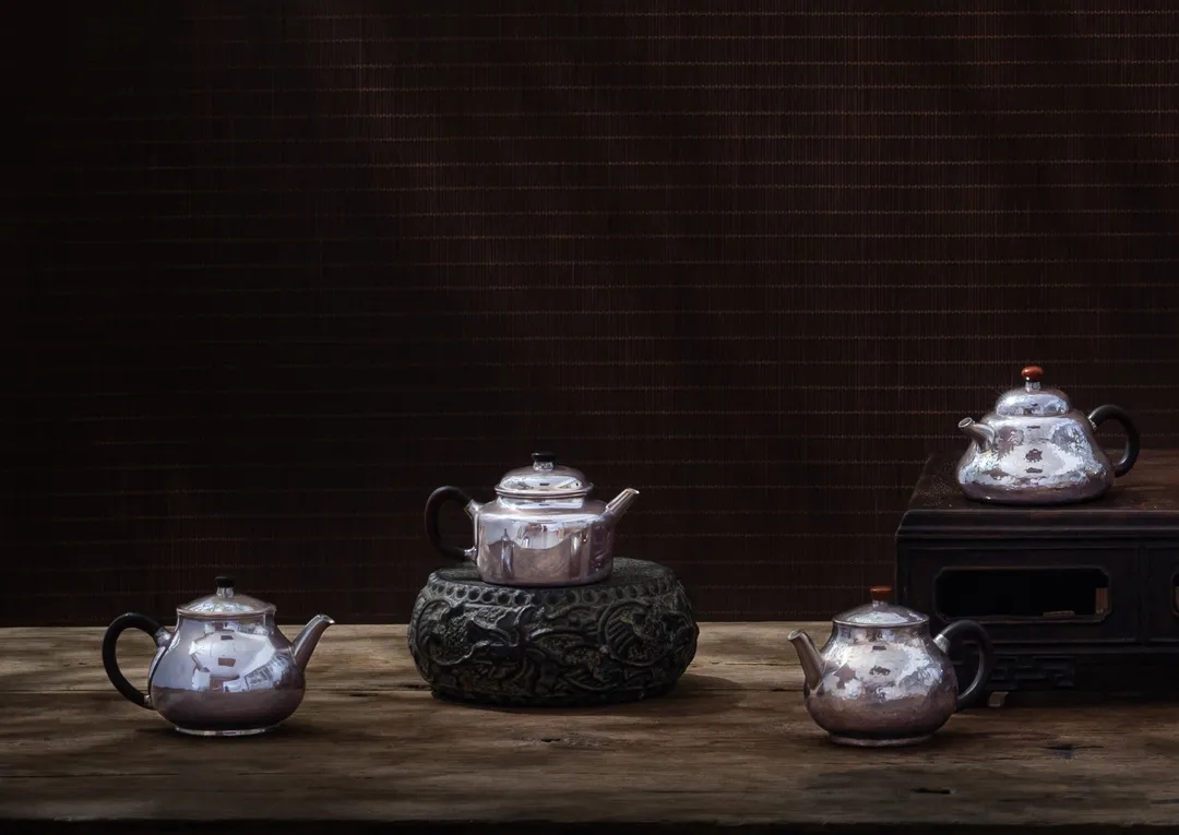 闪闪发光的银壶,银壶色彩