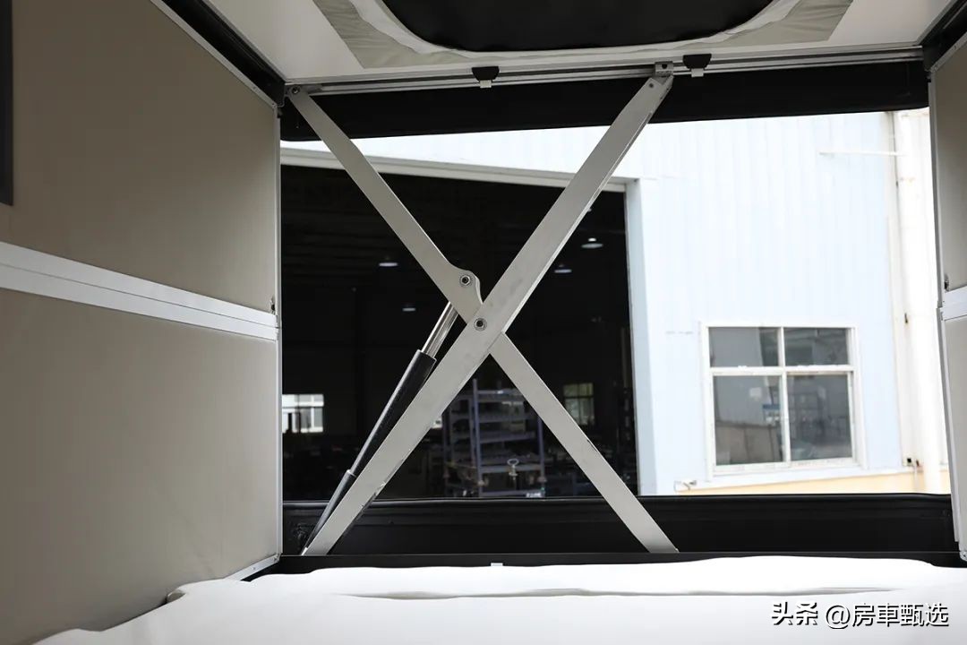 福特新全顺升顶商旅房车,福特新全顺2023款旅居房车