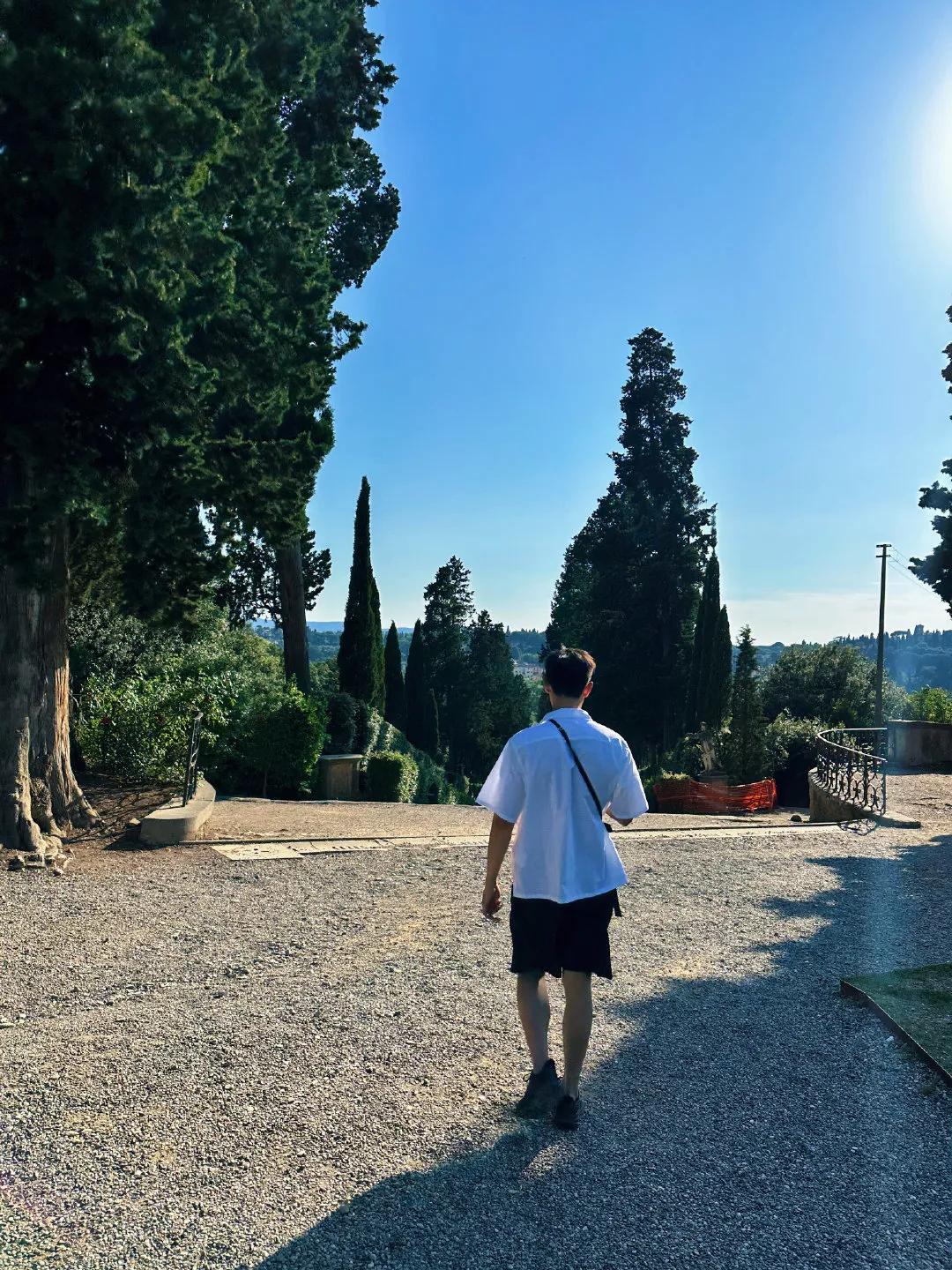 李现英伦造型高清图片,李现休闲运动装图片