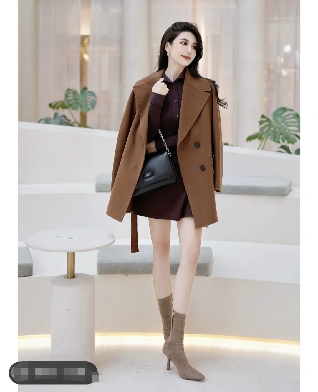 棕色的鞋子棕色大衣怎么搭配衣服,棕色大衣的穿搭技巧