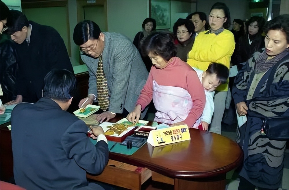 世界杯闪耀人性的光辉,世界杯落寞的背影