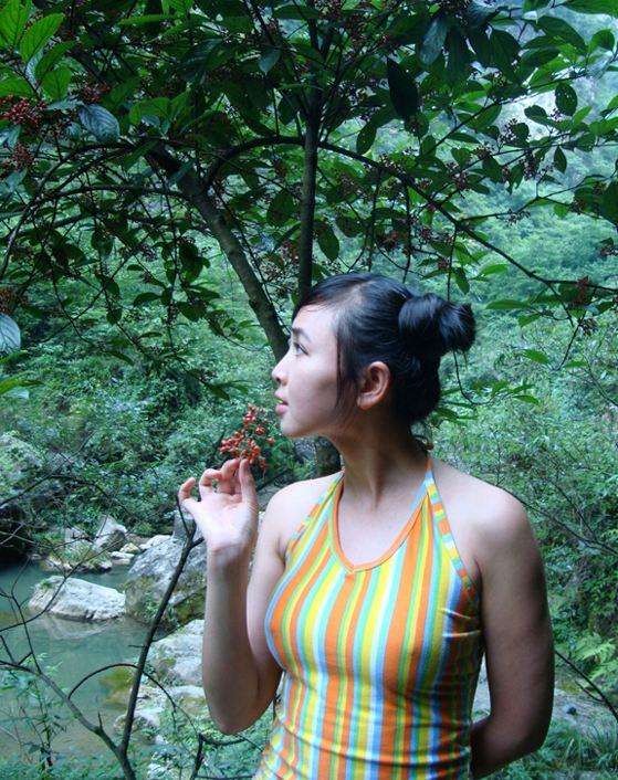 李壮平：女儿自愿当人体模特，6年画了百幅画，富商出资上亿买断