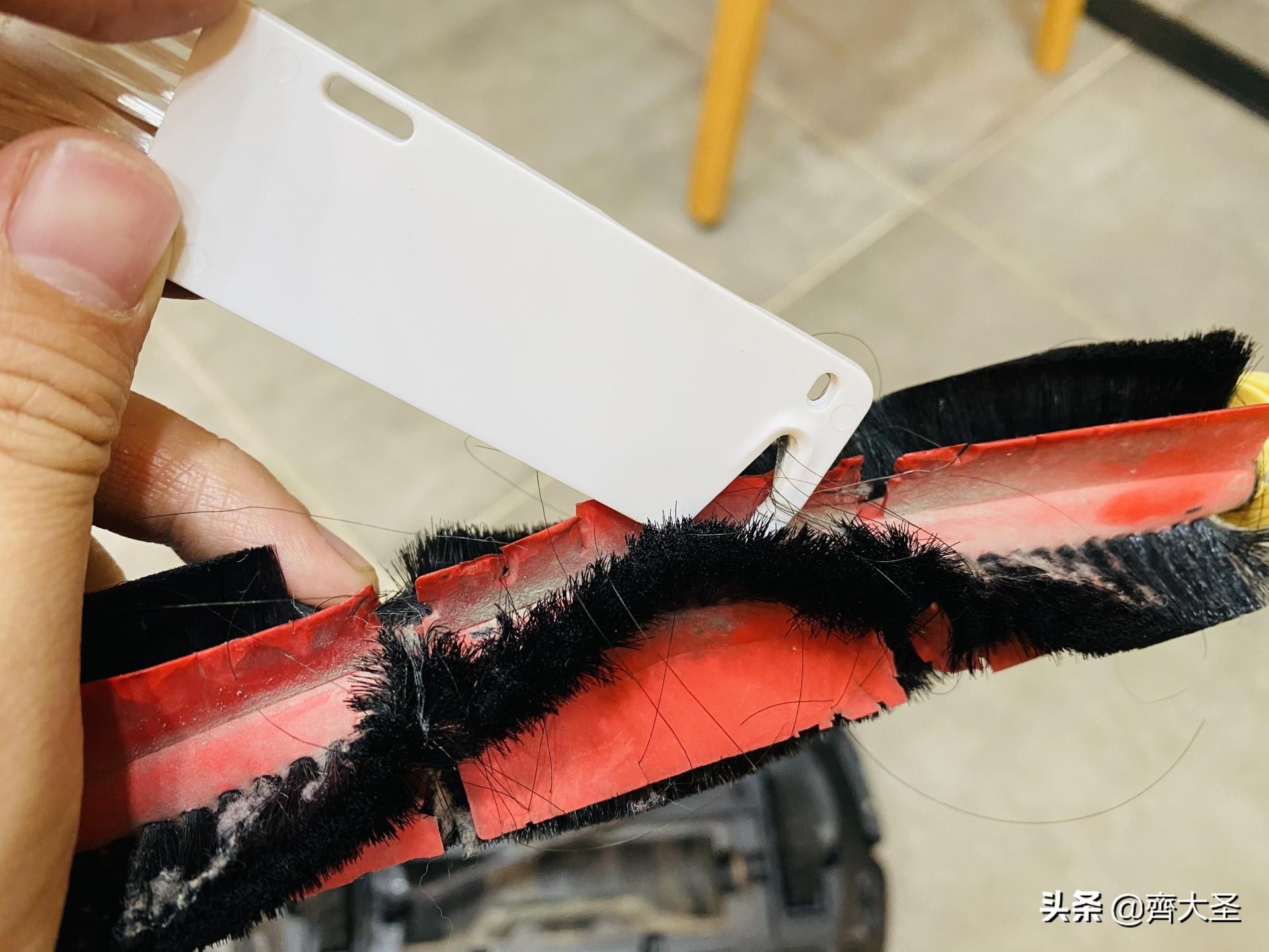 扫地机器人拖地震动和旋转哪种好,机器人旋转拖地和震动拖地