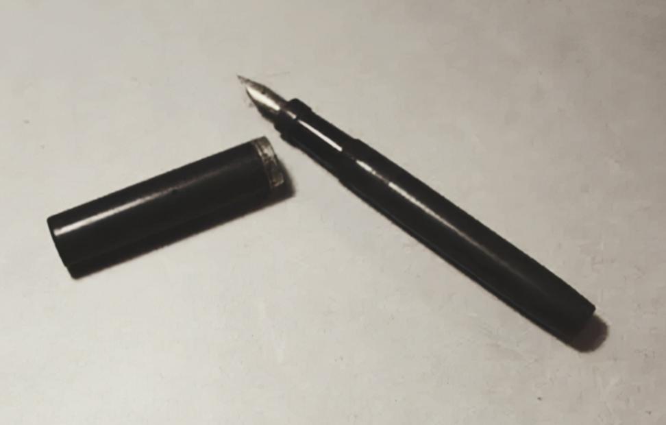 美国记者故意刁难周总理：为啥要用美产钢笔？犀利回答让对方羞愧