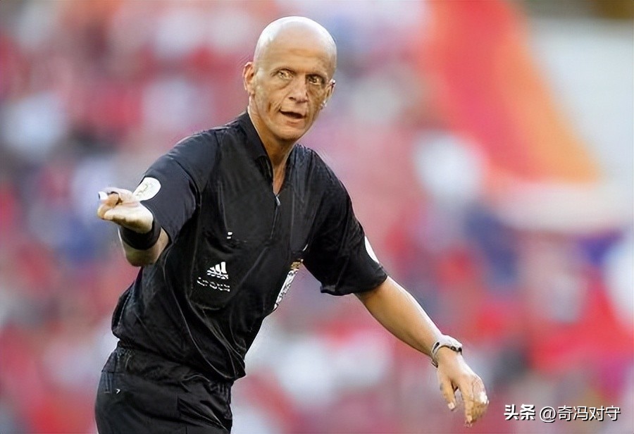 光头裁判科里纳精彩瞬间,卡塔尔世界杯光头裁判科里纳