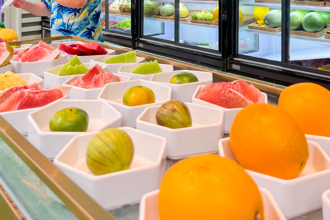 吃着水果泡温泉悠闲,吃水果温泉