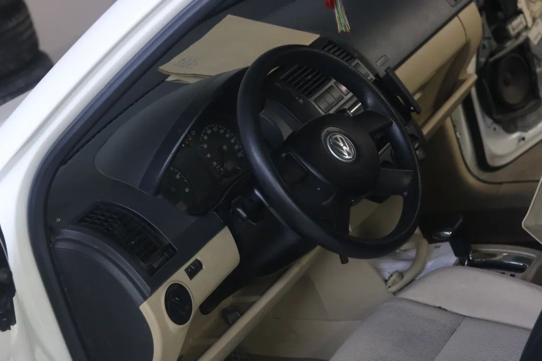 老款大众polo拆解内饰全过程,旧polo翻新视频